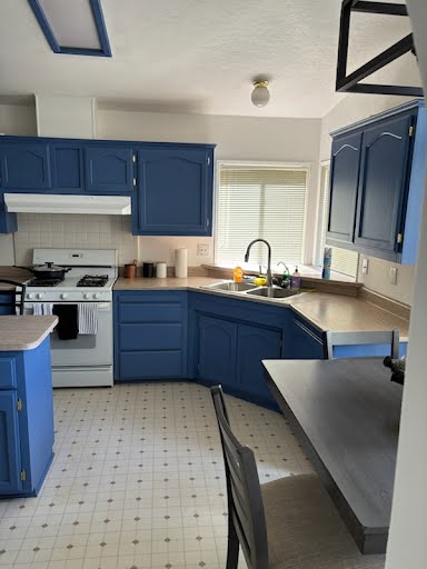 California hunting lodge full kitchen with modern appliances