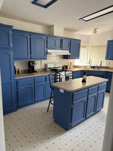 San Miguel hunting lodge kitchen island and dining accommodations